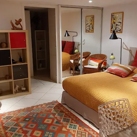 Independant Pres Du Centre * Nîmes