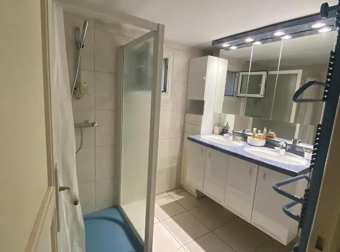 Independant Pres Du Centre